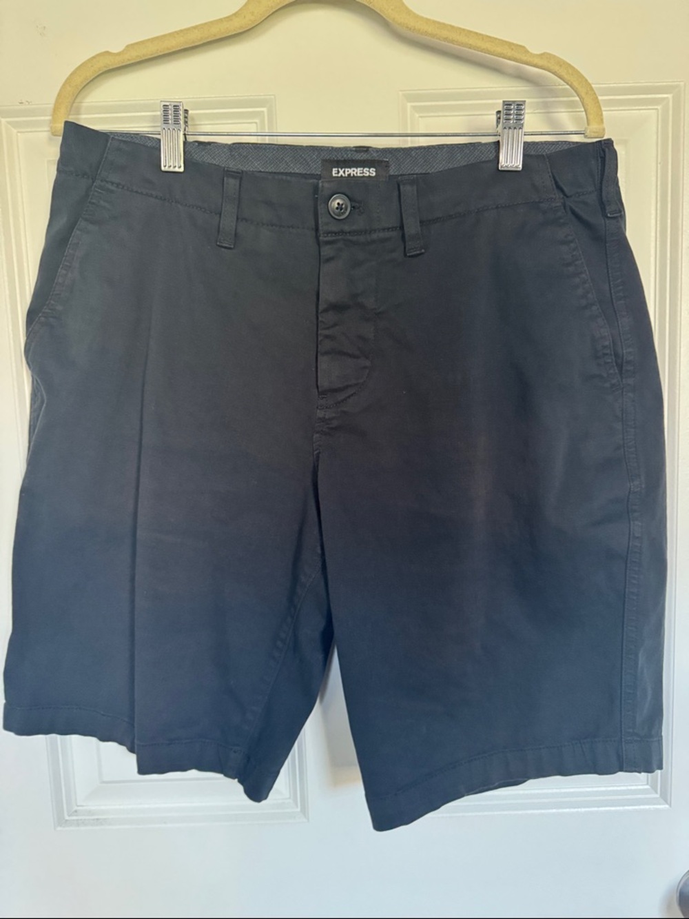 Express Men's Black Stretch+ Classic At The Knee Chino Shorts - Size 33